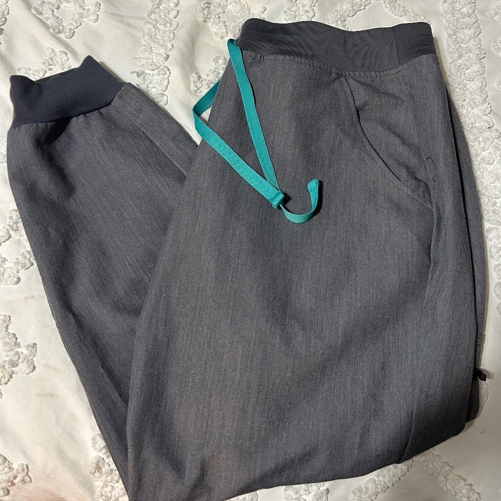 Women’s Figs Jogger Pants, Graphite, Size Large